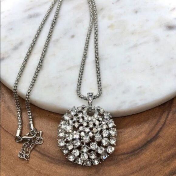 Women's Crystal Pendant Necklace - Picture 5 of 8